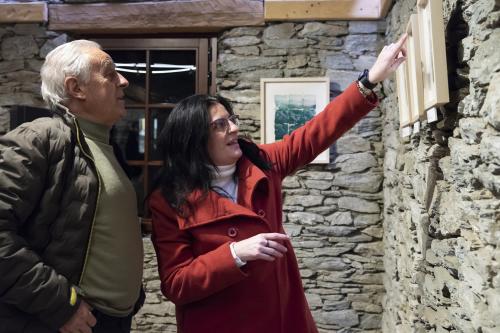 Naiara Escabias Oferil i el mural de Samantha Bosque a Cal Federico