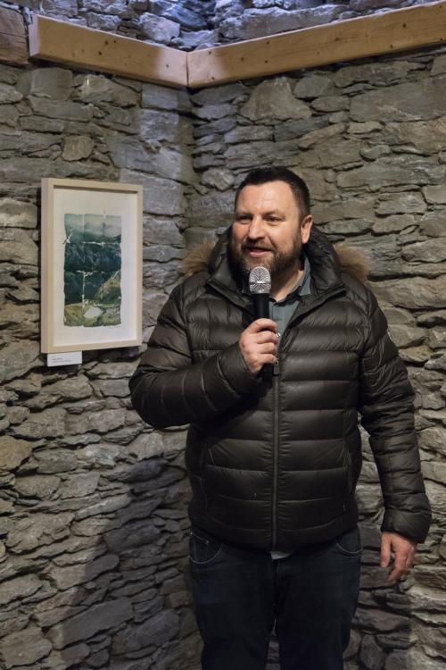 Naiara Escabias Oferil i el mural de Samantha Bosque a Cal Federico