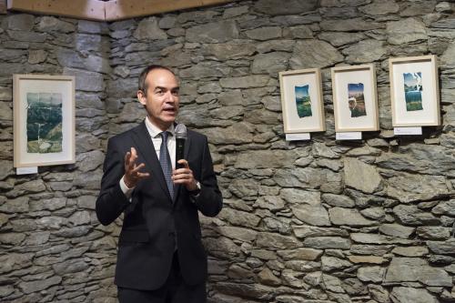 Naiara Escabias Oferil i el mural de Samantha Bosque a Cal Federico