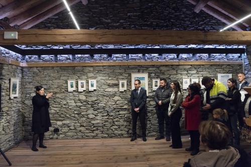 Naiara Escabias Oferil i el mural de Samantha Bosque a Cal Federico