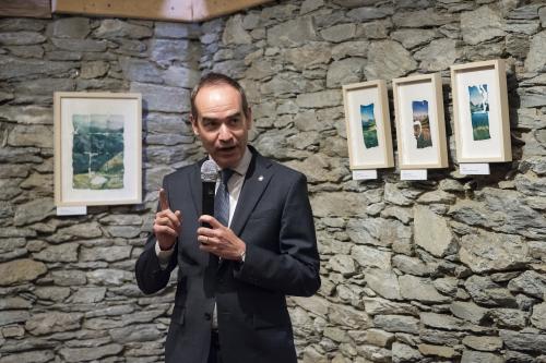 Naiara Escabias Oferil i el mural de Samantha Bosque a Cal Federico