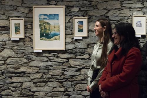 Naiara Escabias Oferil i el mural de Samantha Bosque a Cal Federico